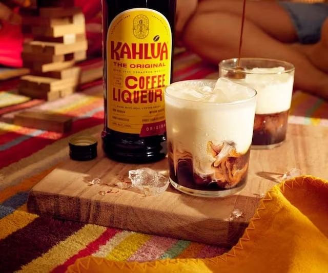 Kahlua white russain cocktail being poured