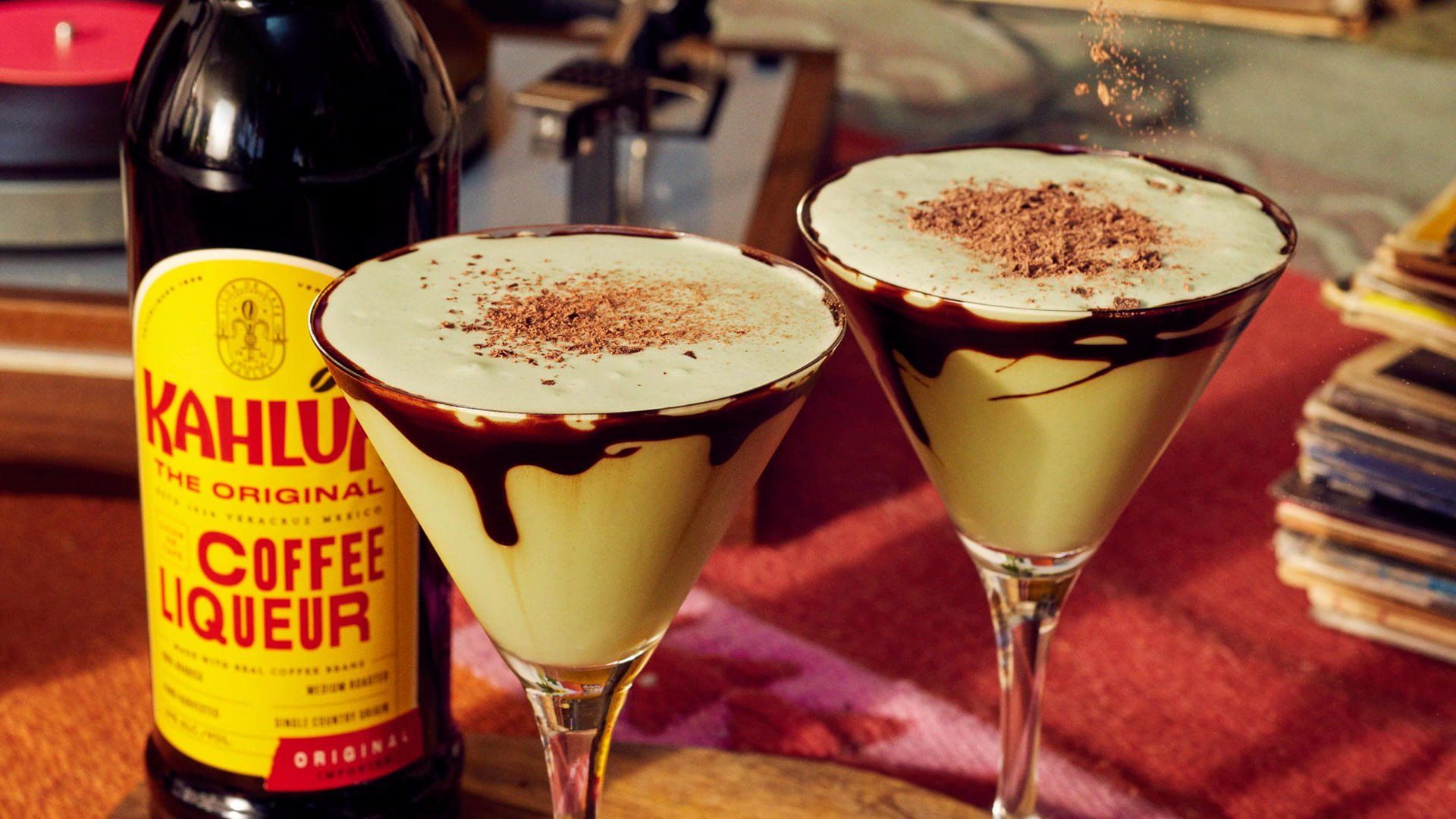 Kahlua mexican grasshopper cocktail with chocolate dusting