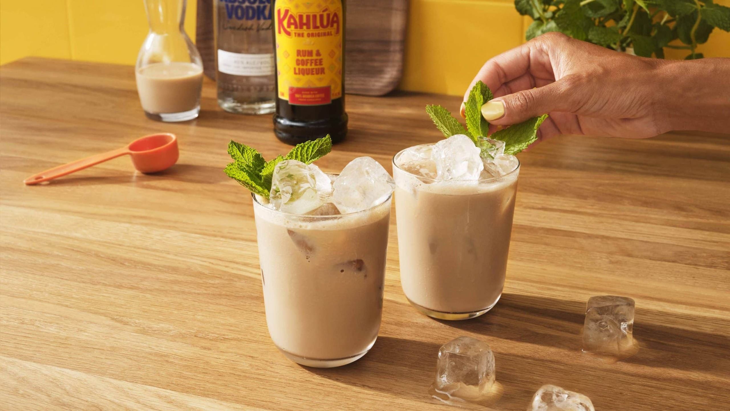 Kahlua mint mudslide cocktail